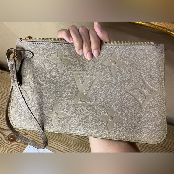 Louis Vuitton Neverfull MM Pouch Authentic - Picture 5 of 16